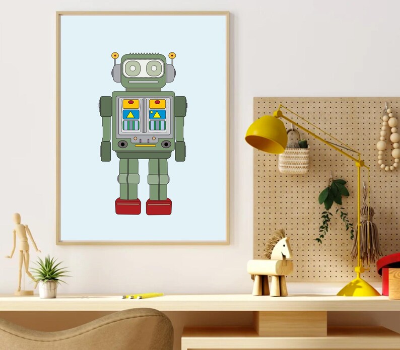 K&ouml;nnte beinhalten: Ein druckbarer Kunstdruck mit einem Retro-Roboter mit gr&uuml;nem K&ouml;rper, gelben Augen und roten Stiefeln. Der Roboter steht auf einem hellblauen Hintergrund.