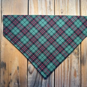 Bandana des Fêtes à carreaux pour chien | Écharpe de Noël pour animal de compagnie à col rond | Accessoire d&#39;hiver pour chien | Vêtements de Noël pour chien
