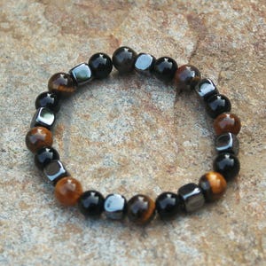 Pulseira feita à mão com hematita, ônix e olho de tigre – joias com pedras preciosas naturais para proteção, força e equilíbrio