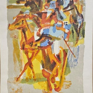 Puede incluir: Estampa de arte abstracto que representa una carrera de caballos. La obra presenta pinceladas audaces en tonos amarillos, naranjas, marrones y azules. El número "12" es visible. La estampa está enmarcada y firmada.