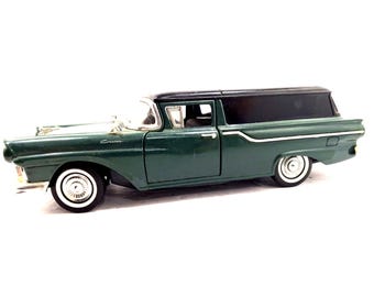 Zabytkowy, używany samochód dostawczy Ford Ranchero z 1957 roku, model Road Legends Diecast Courier Delivery Wagon