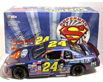 Vintage 1999 Nascar #24 Jeff Gordan Superman Car Bank With Key Under Car
