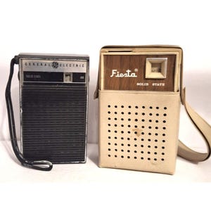 Stare radio tranzystorowe Fiesta i radio tranzystorowe GE, oba tylko na części