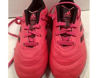 Używane korki piłkarskie Adidas Pink Goletto Style dla dzieci, rozmiar 10K, bez śladów użytkowania