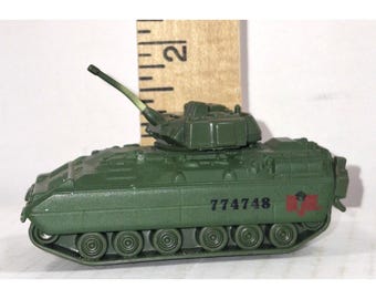 Używany czołg GI Joe DieCast Maisto M3 Bradley Dark Green z 2001 roku