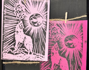 Juego de 2 tarjetas linograbadas de Lobo y Luna: tarjetas con impresión en bloque a mano en rosa, papelería rosa claro y oscuro con sobres a juego.