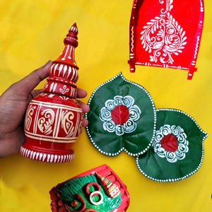 Conjunto Kulo de boda bengalí pintado a mano: Gachkouto & Kunko - Kolkata Decor