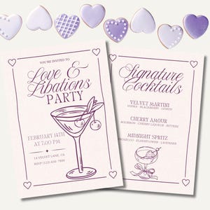 Puede incluir: Dos tarjetas de invitación con un tema morado y blanco. Las tarjetas dicen "Love & Libations Party" y "Signature Cocktails". Las invitaciones presentan una ilustración de copa de cóctel y galletas en forma de corazón.