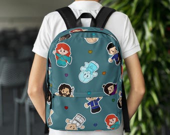 ストームフレンズのバックパックが散らばる