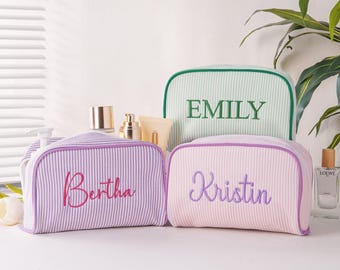 Gepersonaliseerde Seersucker-make-uptas, op maat gemaakte geborduurde make-uptas, toilettas met monogram, cadeaus bruidsmeisje, cadeau voor haar, kerstcadeau