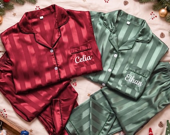 Personliga julpyjamasar, randiga familjematchande pyjamasar, personliga namnbroderade pyjamasplagg