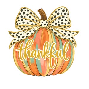 Może przedstawiać: Kolorowa ilustracja dyni z pionowymi paskami w kolorze pomarańczowym, brzoskwiniowym i turkusowym. Duża kokarda z czarnymi kropkami i złotym obramowaniem znajduje się na dyni. Słowo "thankful" jest napisane złotym pismem na dyni.