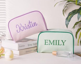Op maat geborduurde make-uptas, gepersonaliseerde make-uptas Seersucker, toilettas met monogram, cadeaus bruidsmeisje, cadeau voor haar, kerstcadeau