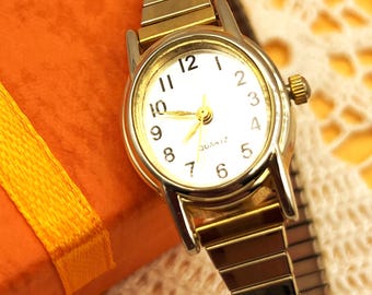 Orologio da polso da donna al quarzo bicolore di forma ovale vintage con cinturino elastico