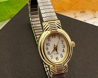 Vintage TIMEX Gold Tone Women display picture 3