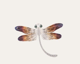 Broche de libélula feito à mão em prata de lei, ágata musgosa, joia inspirada na natureza.