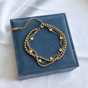 18K guldpläterat CZ-armband: Flerskiktad titanståldesign