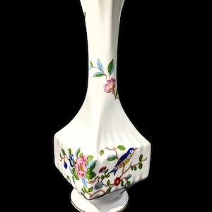Aynsley Pembroke vintage bone China bud vase 7 1/4&quot;