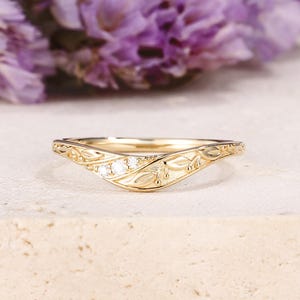 Vine Engraving Curved Moissanite Wedding Band Yellow Gold Cluster Ring Milgrain Stacking Matching Ring Leaf Branch Band Vintage Bridal Ring
