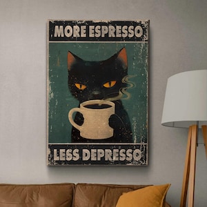 Könnte beinhalten: Vintage-Poster mit einer schwarzen Katze, die eine Kaffeetasse hält. Die Katze hat gelbe Augen und orangefarbene Ohren. Der Text oben lautet "MORE ESPRESSO" und der Text unten lautet "LESS DEPRESSO". Der Hintergrund ist türkis.