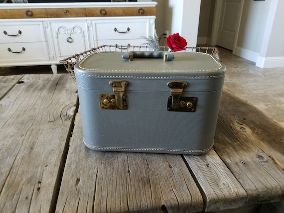Train Case/ Vintage Luggage Train Case/ Makeup Cas