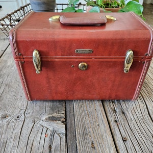 Train Case/ Vintage Luggage Train Case/ Makeup Case/ Wedding Card Case/ Wedding Decor