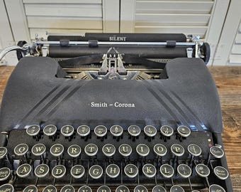 Vintage Smith Corona Silent Typewriter / Display Piece / Wedding