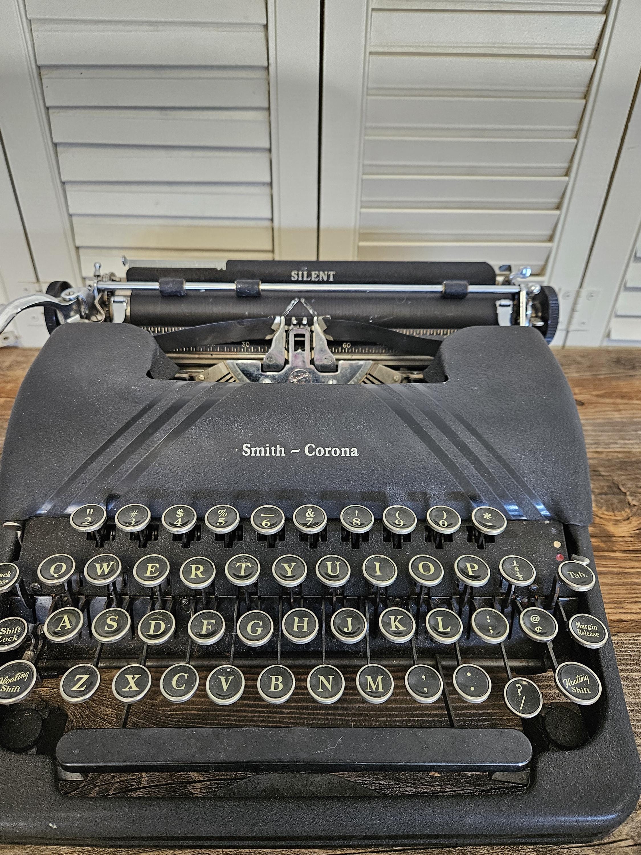 Vintage Smith Corona Silent Typewriter / Display Piece / Wedding