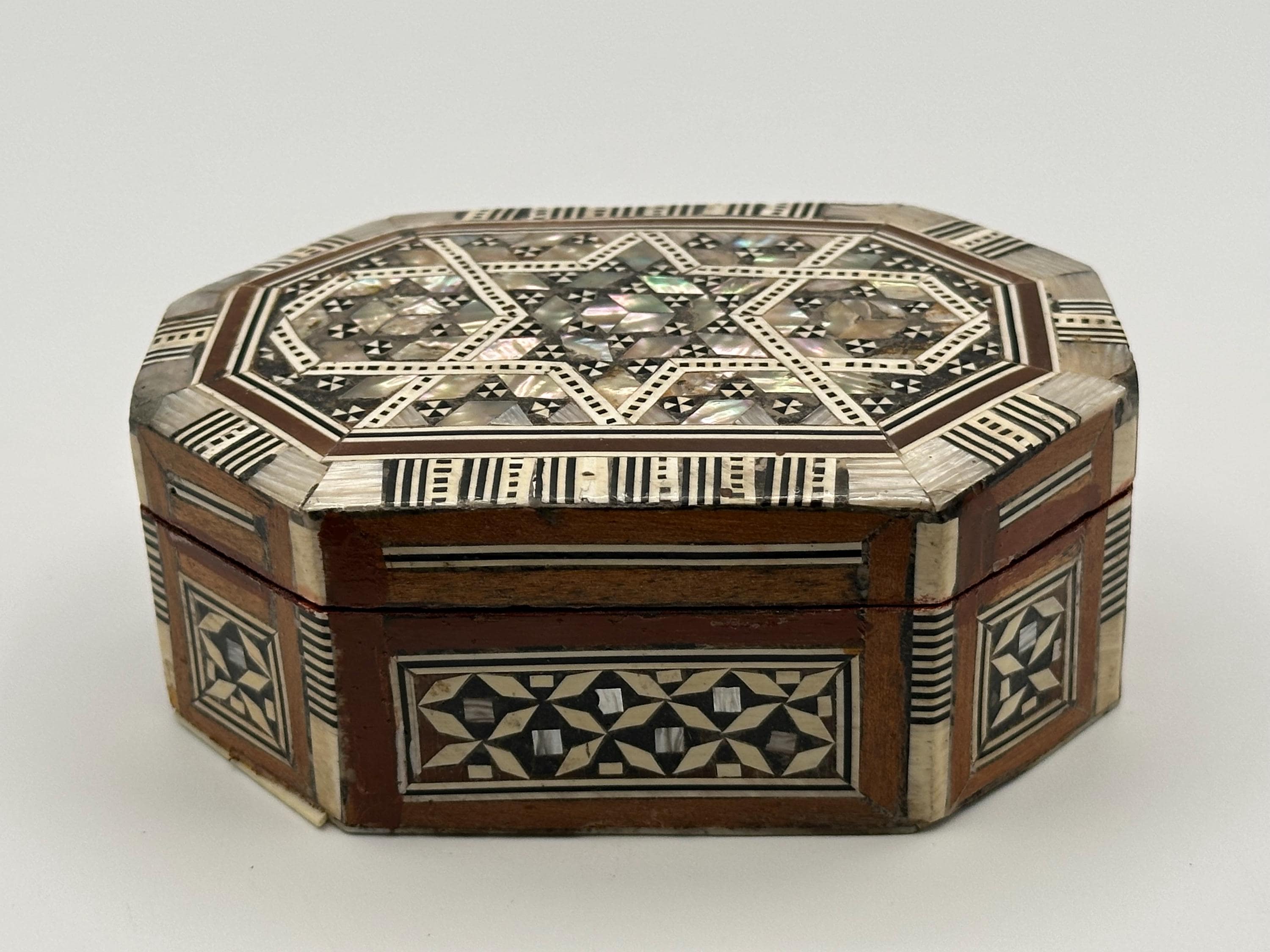 Intricate trinket container - Etsy 日本