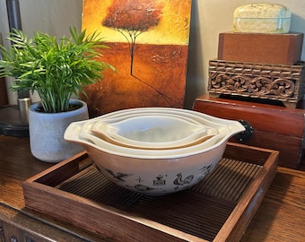 Vintage Pyrex 4‑Piece Mixing Bowl Set — Americana Pattern