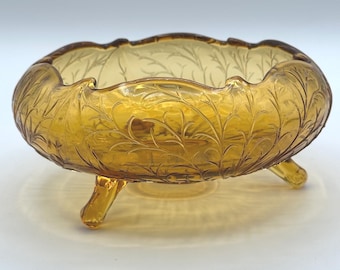 Bol de cristal ámbar Fenton Silvertone vintage con diseño de hojas grabadas, borde festoneado y base de tres patas. Pieza de colección.