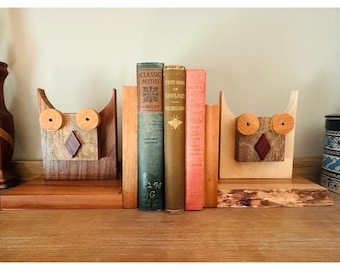 Handgemaakte houten boekensteunen uil - rustieke moderne stijl thuiskantoorinrichting uit het midden van de eeuw