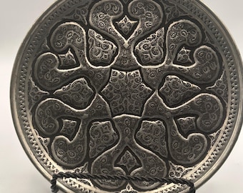 Perska, ręcznie grawerowana metalowa taca dekoracyjna – talerz artystyczny w stylu boho z Bliskiego Wschodu, dekoracja domu