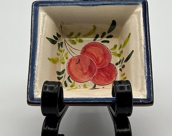Handbemalte quadratische mexikanische Volkskunst-Keramikschale mit rotem Fruchtdesign
