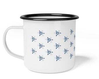 Niebieski emaliowany kubek Camp z kwiatowym wzorem | Design inspirowany stylem vintage w Delft