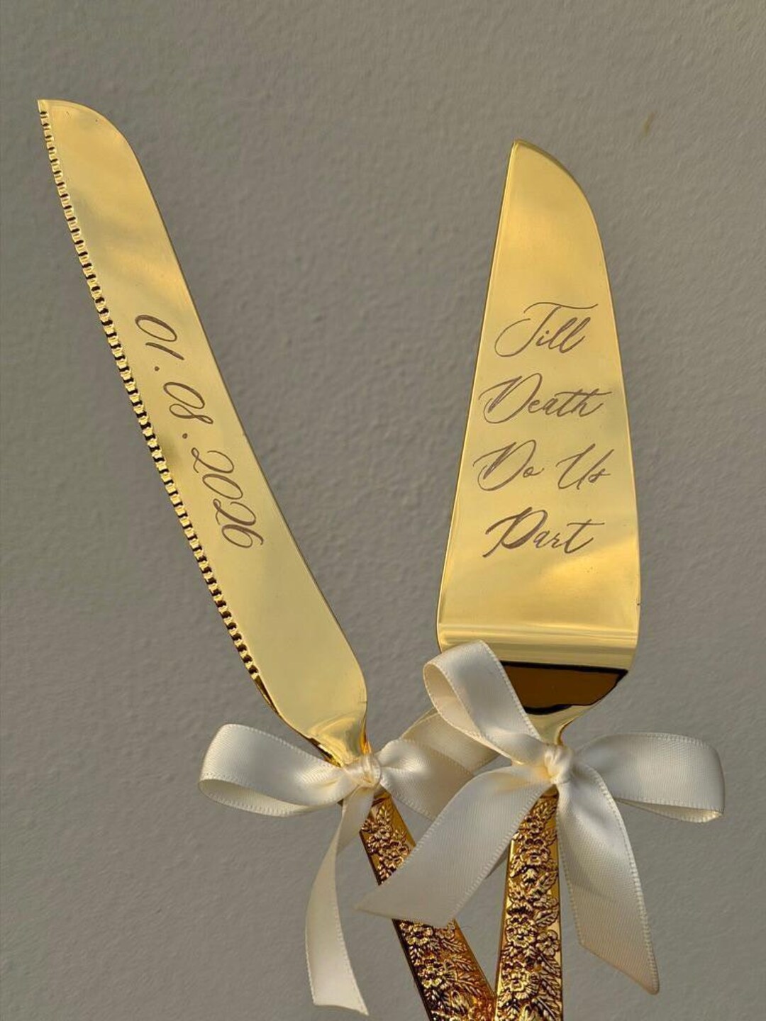 custom-cake-cutting-set-personalised-wedding-cake-knife-engraved-cake
