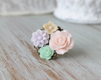 Flower Filigree Ring - Resin flower ring - Bridesmaid Jewelry - Vintage Bridesmaid Accessory - Gift for Bridesmaid - Lace Filigree Ring