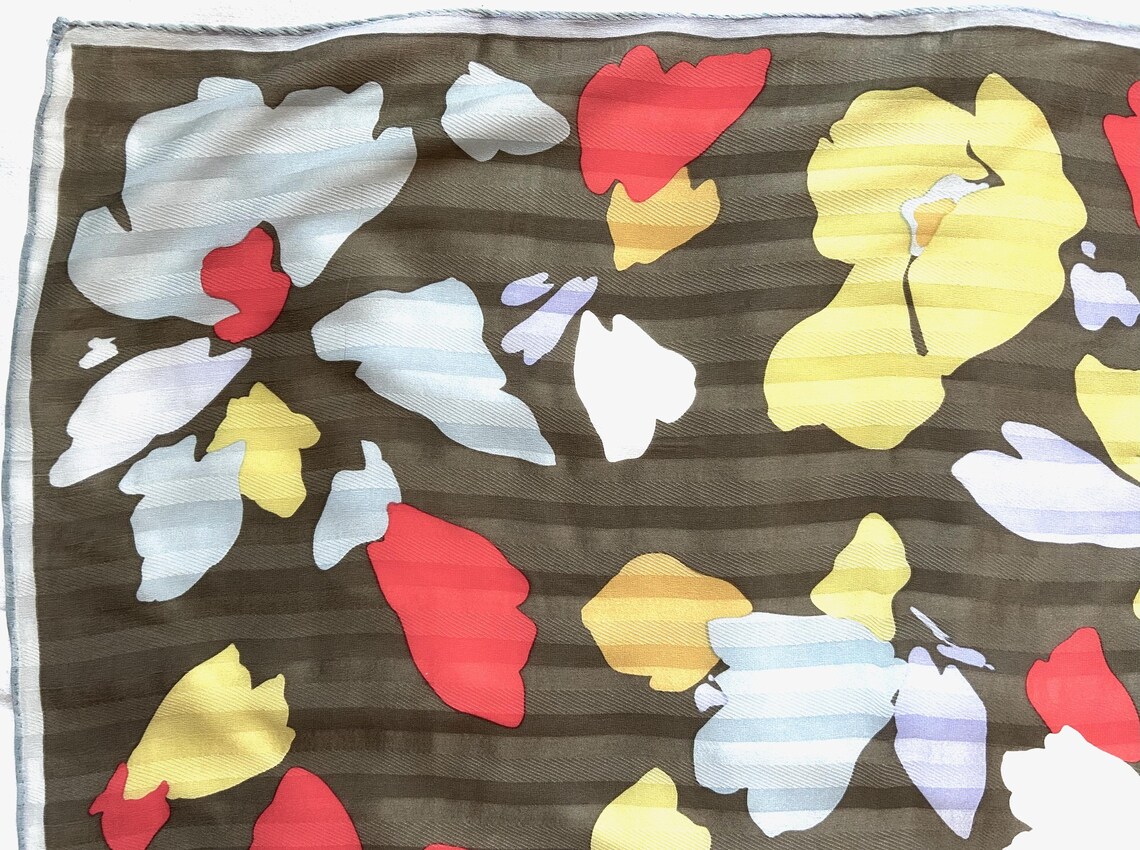 Vintage C Fischbacher Silk Scarf: Abstract Floral Hand Rolled Edges, Jacquard Square, foto 2 di 5