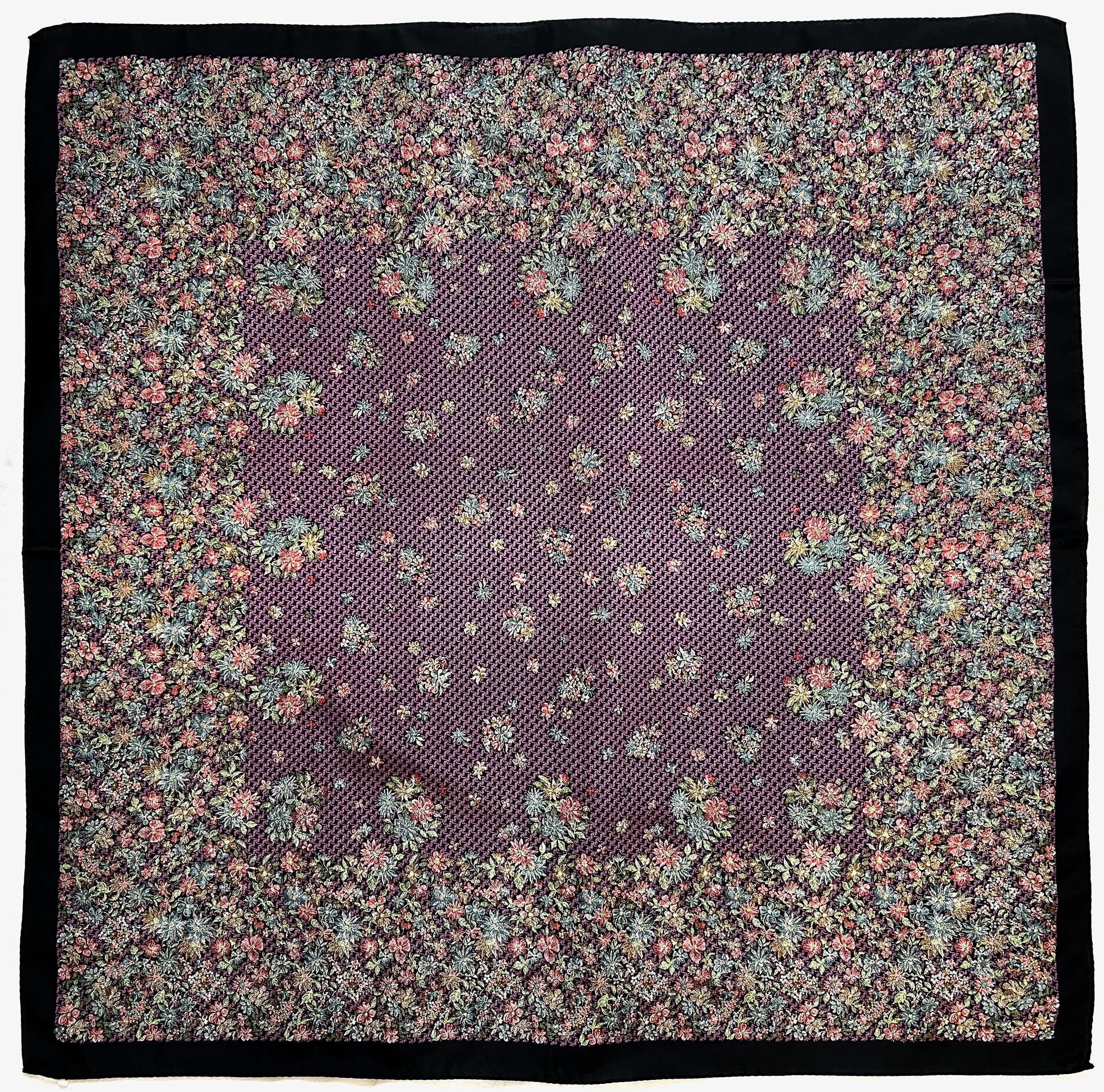 Foulard vintage soie roulotté main Korloff Paris - Jeronine Vintage Foulard vintage soie roulotté main Korloff Paris - Jeronine Vintage