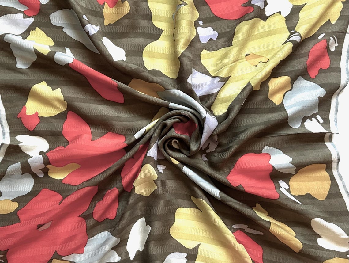 Vintage C Fischbacher Silk Scarf: Abstract Floral Hand Rolled Edges, Jacquard Square, foto 3 di 5