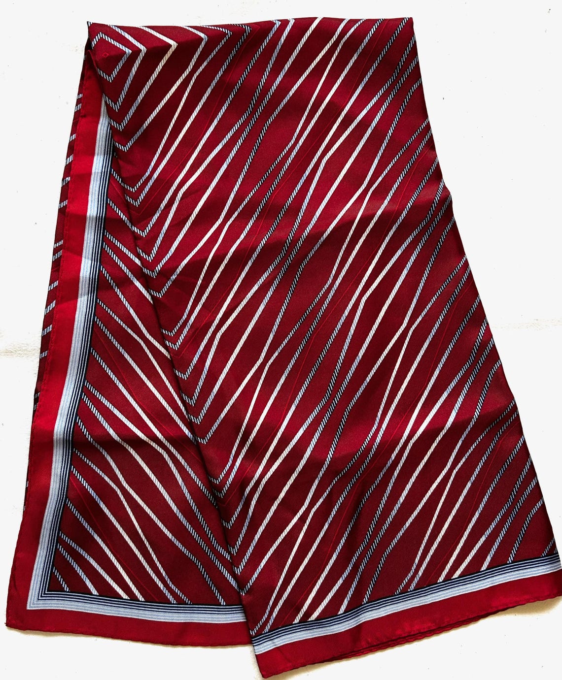 Vintage Pure Silk Gentleman’s Scarf: Geometric Waves Stripes, foto 1 di 5