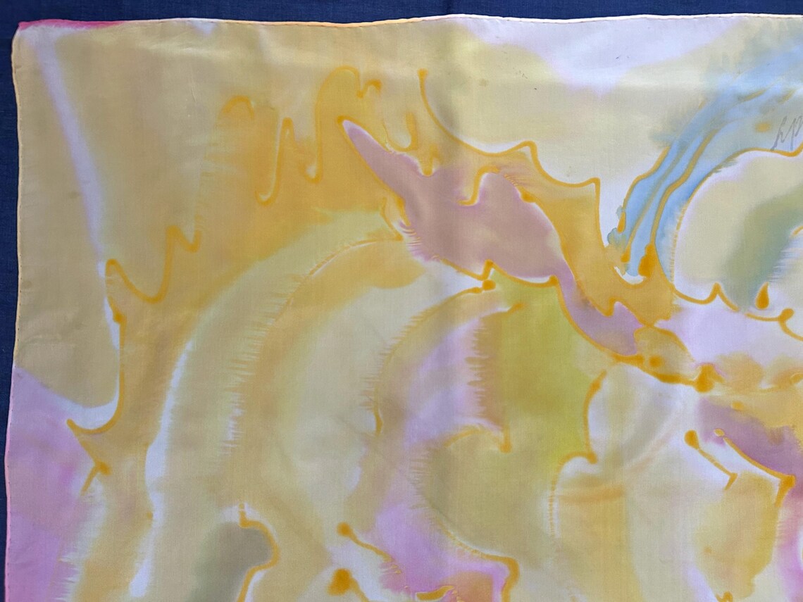 Vintage Hand Painted Silk Scarf Signed Artist Abstract Watercolor Wearable Art, foto 2 di 5