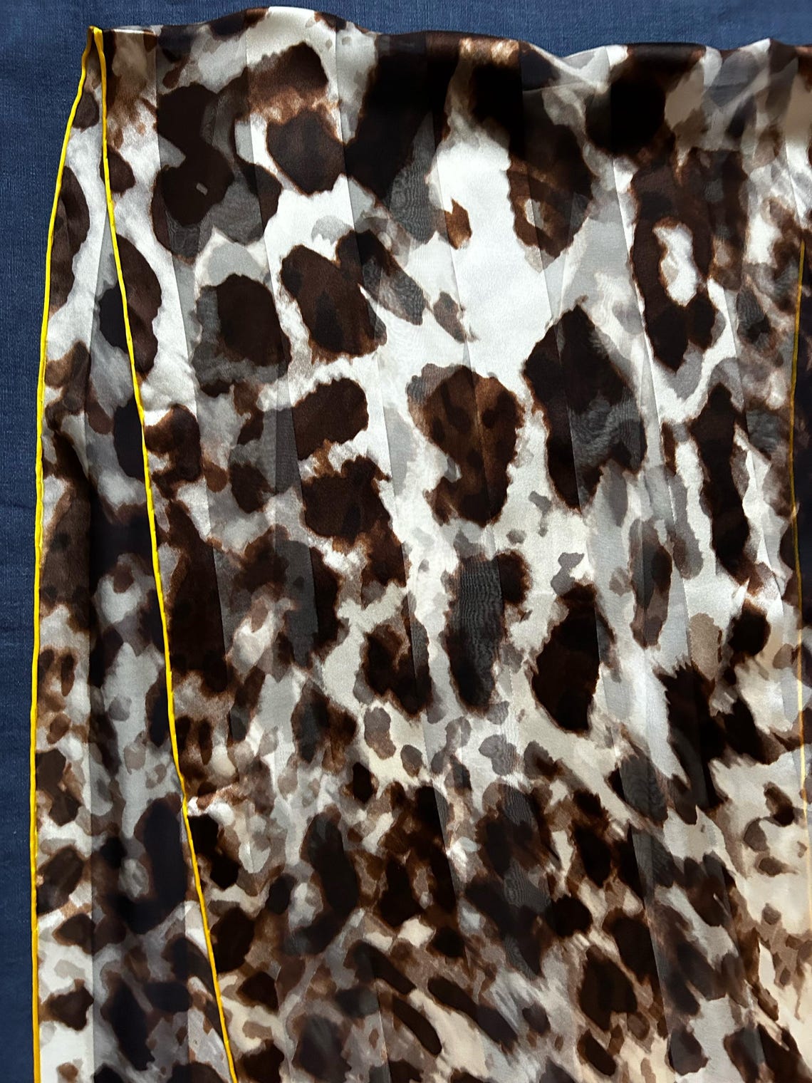 Vintage Fraas Silk Scarf Leopard Print, Hand Rolled, Sheer Chiffon Designer Animal Pattern, foto 2 de 5