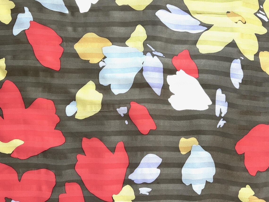 Vintage C Fischbacher Silk Scarf: Abstract Floral Hand Rolled Edges, Jacquard Square, foto 4 di 5