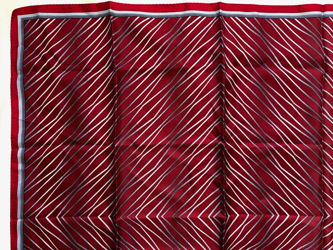 Vintage Pure Silk Gentleman’s Scarf: Geometric Waves Stripes, foto 4 di 5