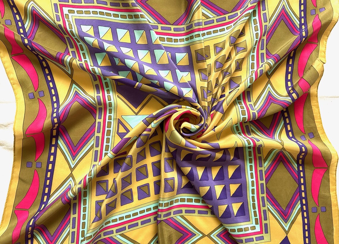 Marja Kurki Vintage Silk Scarf Finland Nordic Modernist Geometric Pastel Hand Rolled Crepe de Chine, foto 4 di 5