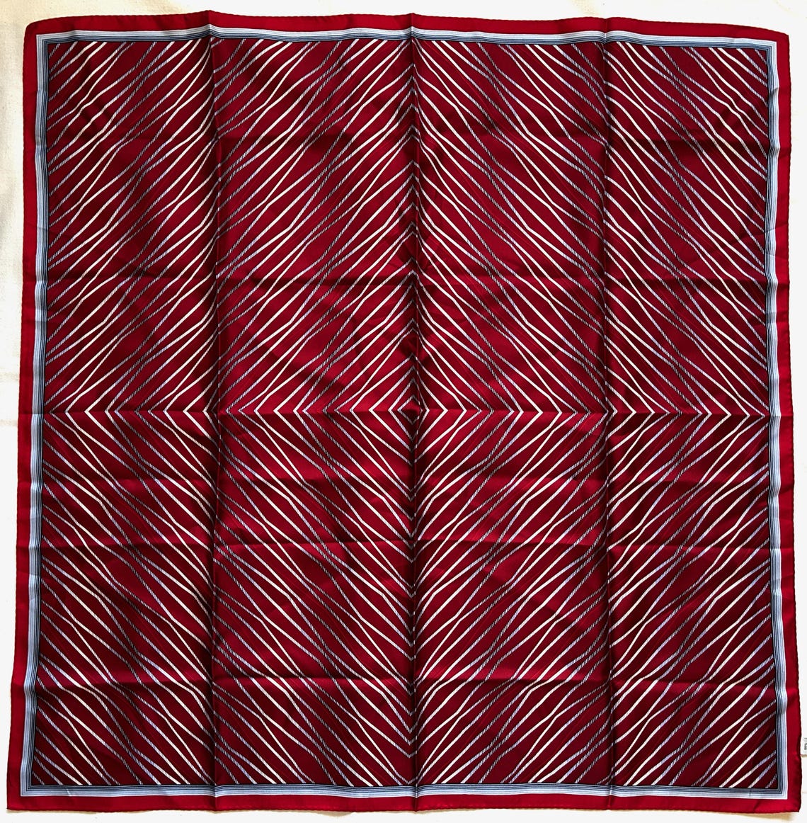 Vintage Pure Silk Gentleman’s Scarf: Geometric Waves Stripes, foto 2 di 5