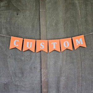Bannière personnalisée | 3 po. | Lettres BLANCHES sur les drapeaux COULEUR