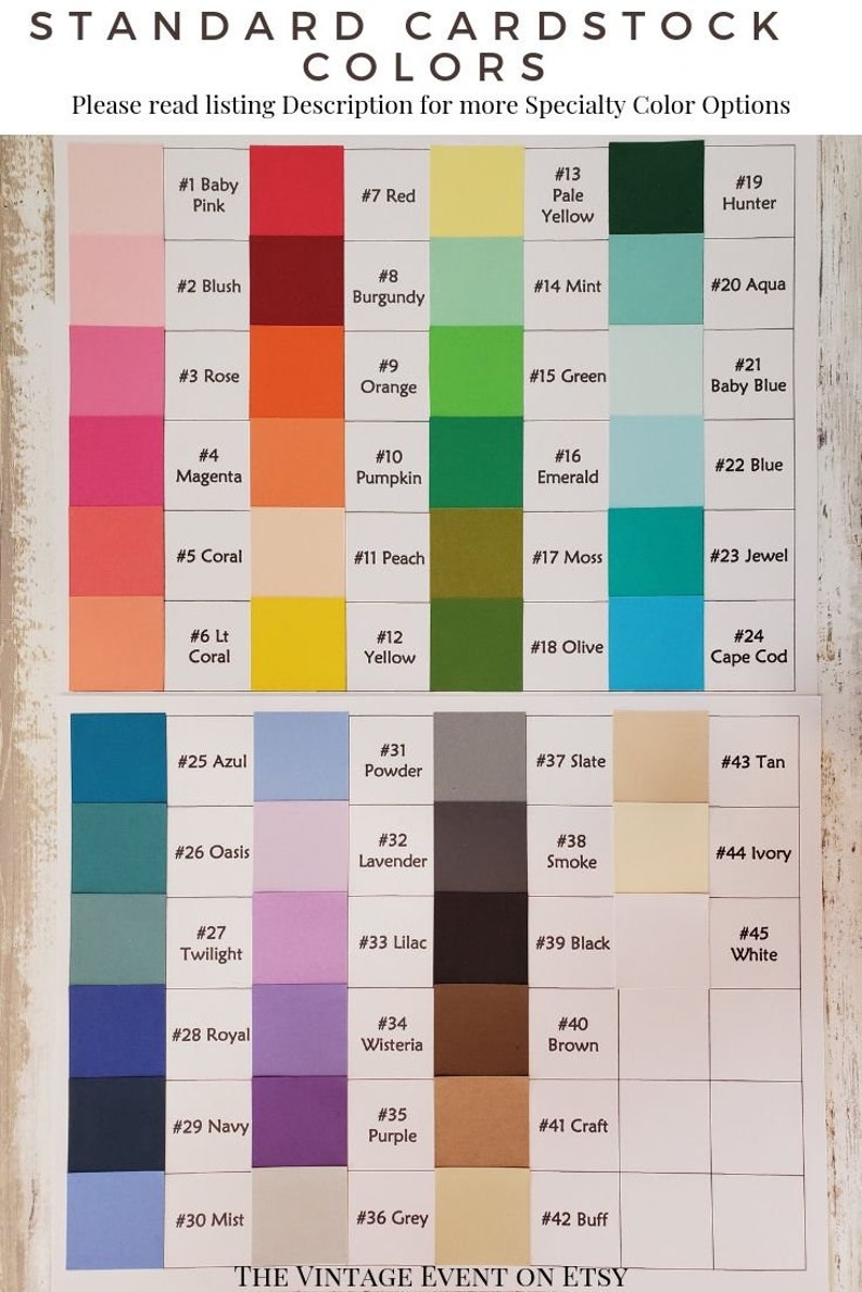 Op de afbeelding: Een kleurenkaart met voorbeelden van kartonpapier. De kaart is verdeeld in 4 rijen en 10 kolommen. Elk vierkant toont een andere kleur kartonpapier. De kleuren zijn gelabeld met nummers en namen. De kaart heeft de titel "Standaard Kartonkleuren" en bevat de tekst "Lees de beschrijving van de aanbieding voor meer speciale kleuren".