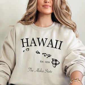 Custom Hawaii Sweatshirt, Aloha State Sweatshirt, Vacation Shirts, Trendy Sweatshirt, Road Trip Shirt, Traveler Gift, Aesthetic Sweatshirt